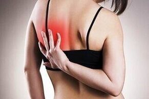 Dolore sotto la scapola sinistra da dietro